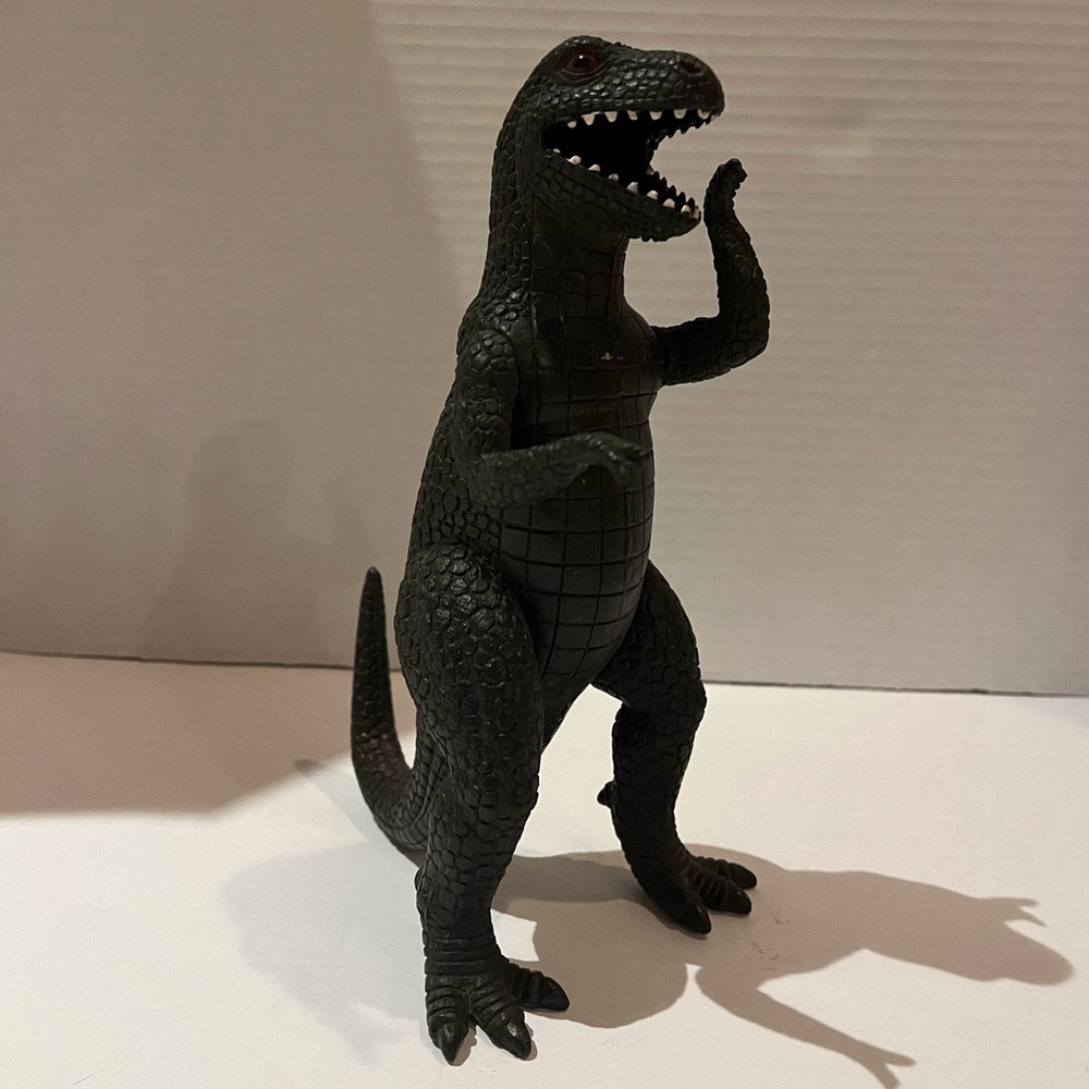 Godzilla Authentic vintage Action Figure Toy DM 7 inch vintage statue 70’s